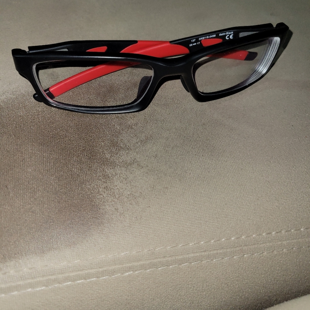 Brand new men's oakley glasses.